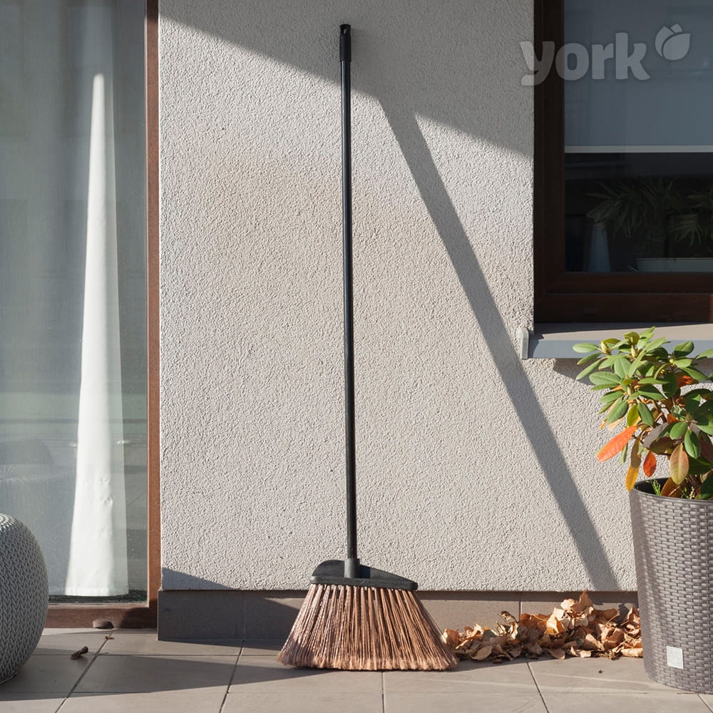 Miotła NUTTY GARDEN z trzonkiem 120 cm