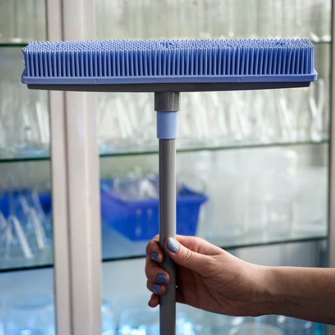 Miotła gumowa z trzonkiem teleskopowym YORK BACTERIA STOP